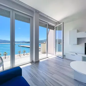 https://appartamento-fronte-mare-20.it-tuscanyhotel.com