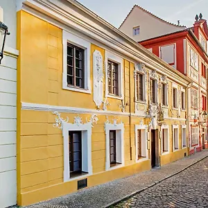 https://spa-beerland-chateaux-u-zlate-hrusky-at-golden-pear.praguehotelsweb.com