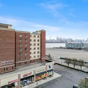 ホームウッド スイーツ バイ ヒルトン - Nyc エリア エッジウォーター